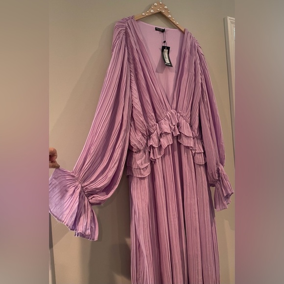 NWT Nasty Gal Plus V-Neck Frill Detail Pleated Maxi Dress Lilac, 24W Spring Prom - Picture 5 of 6